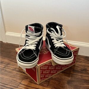 Vans Black & White Sk8-Hi Classic High-Top Sneakers